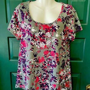 NEW DISNEY MINNIE T-SHIRT RETIRED